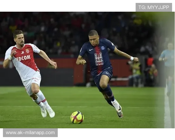 姆巴佩高速带球，突破防线形成绝佳射门角度，解析速度与技术的完美结合